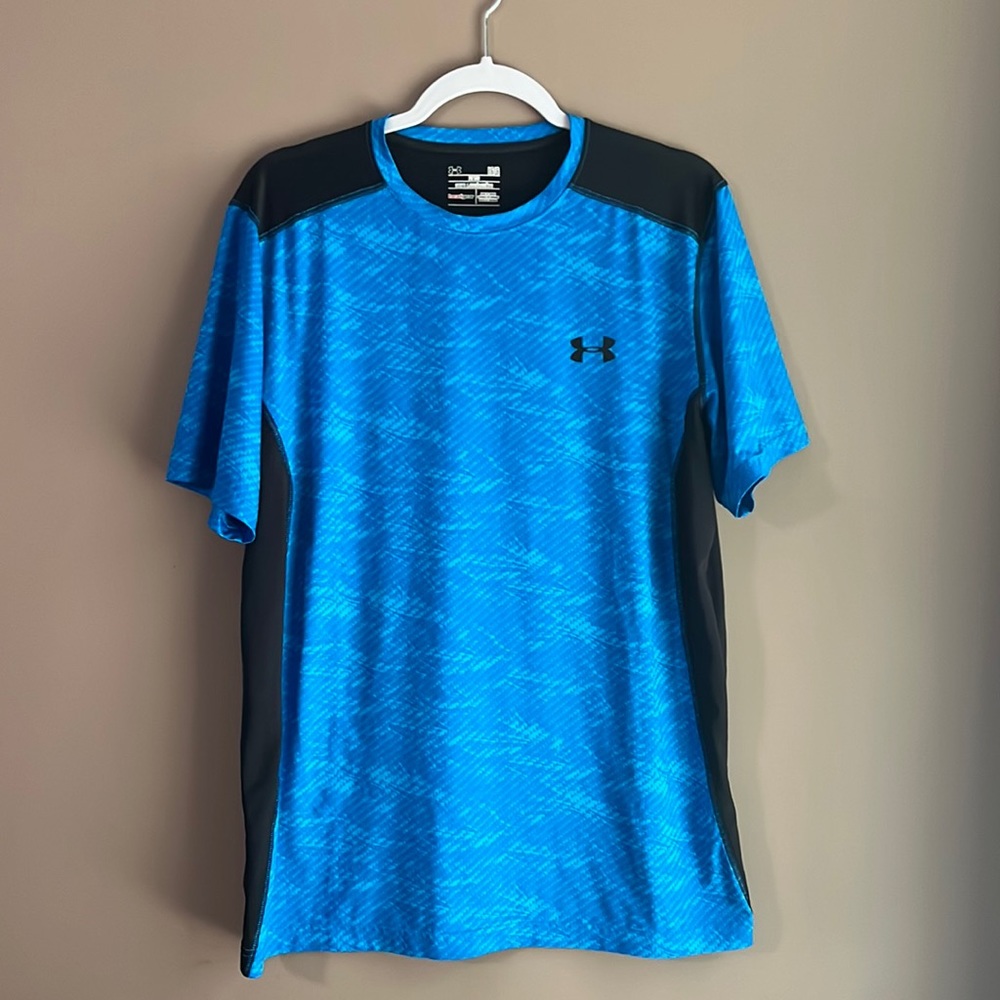 Mens under armour heat gear shirt. Mens large. Blue and black.